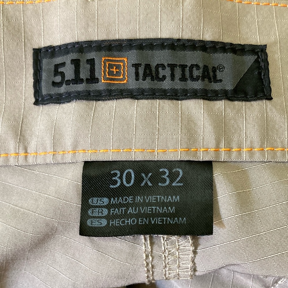 Men’s 5.11 Tactical series tan pants. Size 30x32